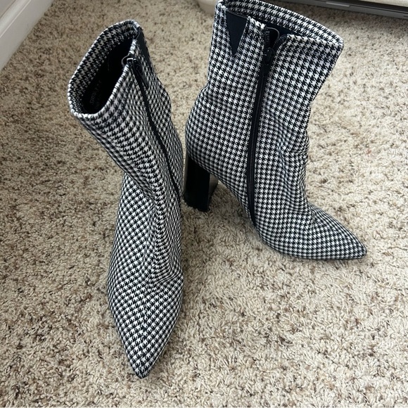 Jeffrey Campbell Houndstooth Print Siren Booties Size 7.5 - Picture 2 of 8